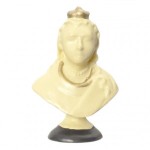 (*) Dollhouse Bust of Queen Victoria