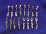 16 pc Dollhouse Serviceware Set