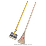 (*) Dollhouse Straw Broom