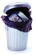 (*) Filled Dollhouse Trash Can