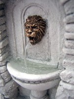 Dollhouse Lion Head Fountain with Steps