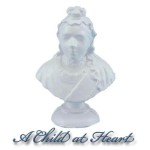 (*) Dollhouse Bust of Queen Victoria