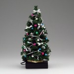 (&amp;sect; Closeout) Lite Silver/Jewels Christmas Tree