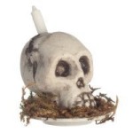 (*) Dollhouse Skull Candle
