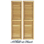 (*) 2 Working Louvered Shutters