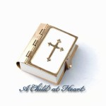 (*Closeout*) Dollhouse White Opening Bible
